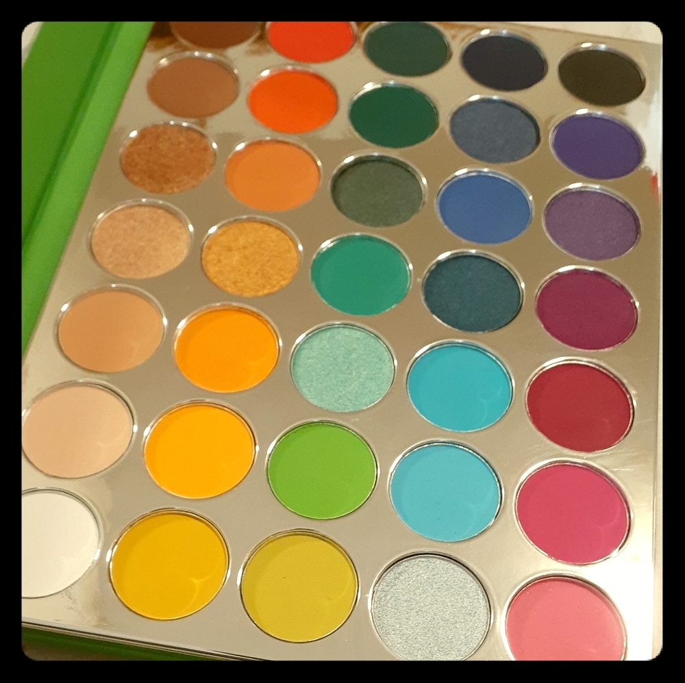 Paleta de sombras coloridas